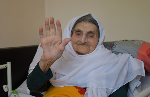 Torununun torununu gördü! Hatice nine 106. yaşını kutladı: Uzun ömrünü bakın neye borçlu...