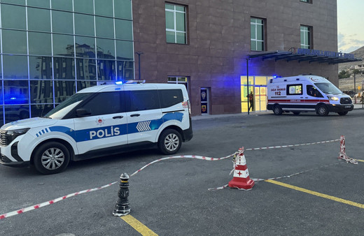 Niğde'de iş yerine silahlı saldırı: 8 yaşındaki çocuk vuruldu