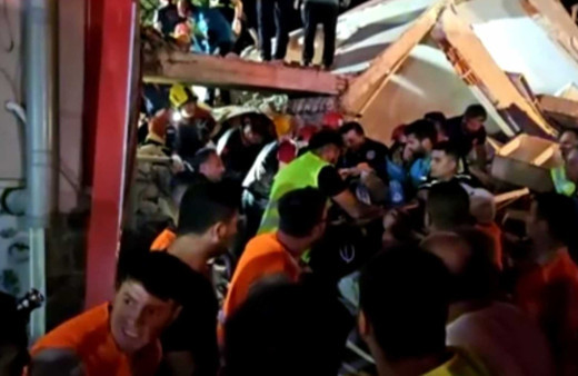 Balıkesir'deki depremde enkazdan bir kişi kurtarıldı