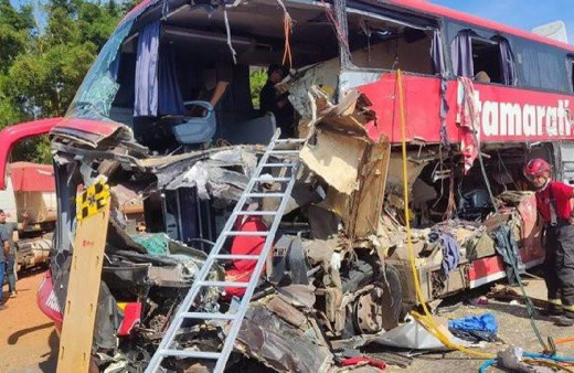 Brezilya'da can pazarı! Yolcu otobüsünün kamyonla çarpıştığı kazada 11 kişi öldü, 45 kişi yaralandı