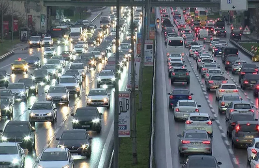 İstanbul'da trafik felç! Pazar yoğunluğu yaşanıyor...