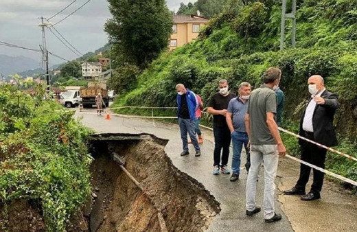 Rize'de heyelan! Bir çok ilçede yürekler ağza geldi...
