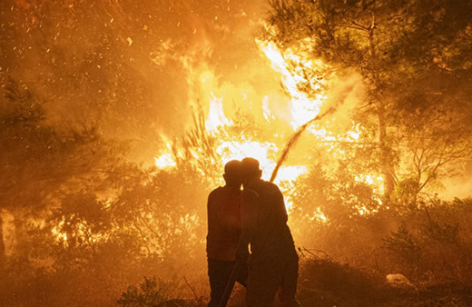 Çanakkale'de orman yangını felaketi 2 bin 90 kişi tahliye edildi 1 köy boşaltıldı 77 kişi ise...