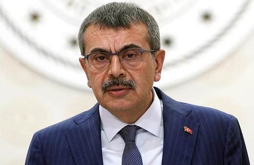 Milli Eğitim Bakanı Yusuf Tekin'den okul kıyafetleri hakkında açıklama! Özel işaret, baskı ve desen olmayacak