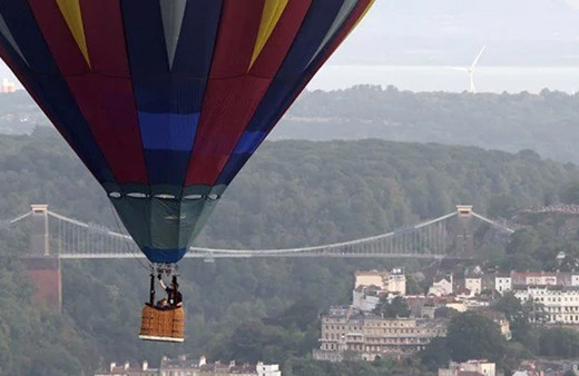 Hollanda'da facia: Sıcak hava balonu yere çakıldı