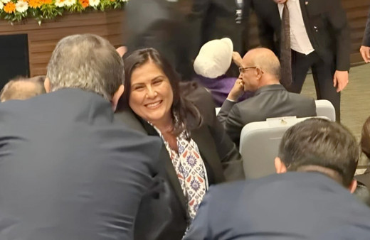 AK Parti Genel Merkezi'nde gelen Özlem Çerçioğlu'ndan ilk fotoğraf