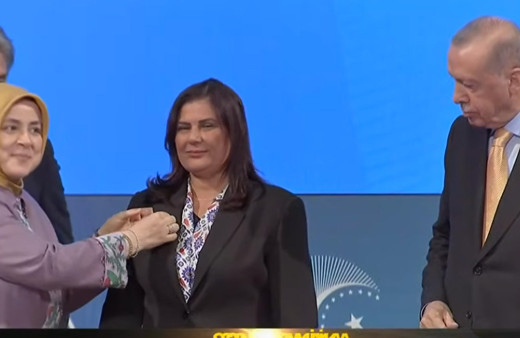 Özlem Çerçioğlu AK Parti'ye katıldı rozeti takıldı: Gerekirse tek tek açıklarım