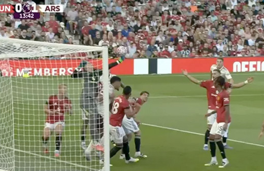 Altay Bayındır gol yedi hedef oldu: Kaleci olduğundan şüpheliyim