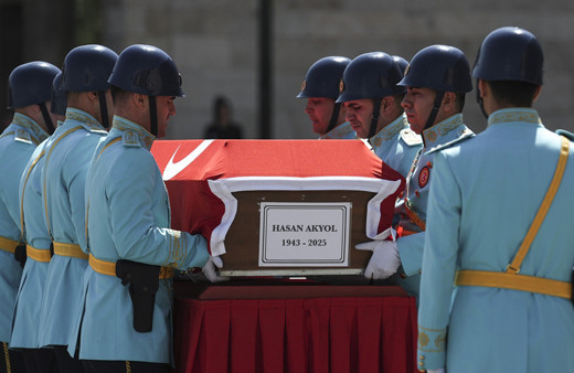 Eski bakan Hasan Akyol için Meclis'te cenaze töreni düzenlendi
