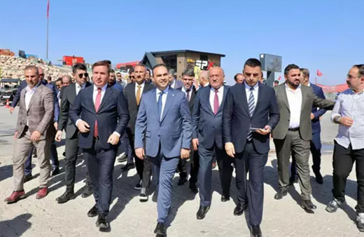 Sanayi ve Teknoloji Bakanı Kacır Ergan Dağı Kayak Merkezi'ni ziyaret etti