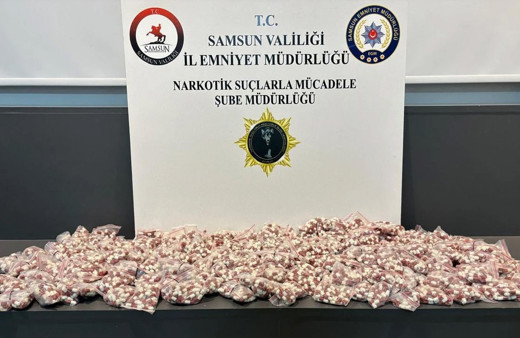 Samsun'da 11 bin 300 sentetik ecza hapı ele geçirildi