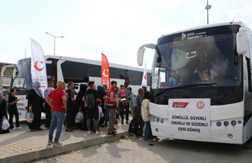 Suriyelilerin ülkelerine gönüllü geri dönüşleri sürüyor