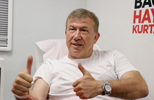 Eski milli futbolcu Tanju Çolak, Samsun'da kan bağışına destek verdi