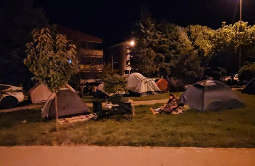 Sındırgı korkutan depremin ardından beşik gibi sallanıyor!