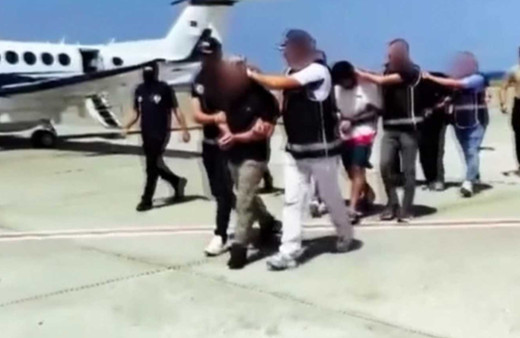 Bakan Yerlikaya paylaştı! Kırmızı bültenle aranan 3 suçlu Türkiye'ye getirildi