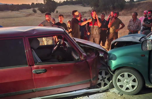 Kafa kafaya çarpıştılar! Feci kazada ölenler var