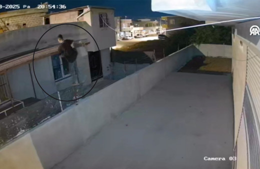 Hırsız damdan girdi 38 bin lira çalıp kapıdan elini kolunu sallayarak kaçtı