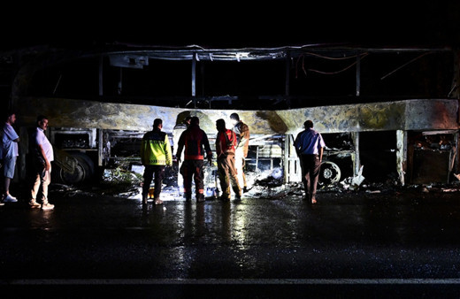 Ankara'da seyir halindeki yolcu otobüsü küle döndü