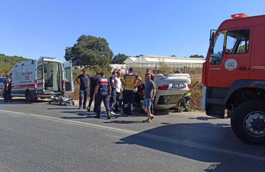 Kocaeli'de facia! Duvara çarpıp devrilen otomobildeki 1 kişi öldü 1 kişi yaralandı...