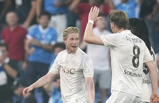 İtalya Serie A'nın açılış maçında Napoli, Sassuolo'yu 2-0 mağlup etti