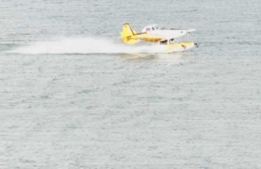 Eğitim uçağı kaza kırıma uğradı! Pilotları çiftçi kurtardı