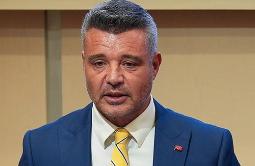 Sadettin Saran, Fenerbahçe başkan adaylığı için gerekli 500 imzayı teslim etti