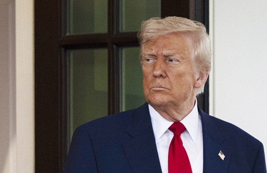 ABD Başkanı Trump’ın elleri mosmor oldu! Herkes ne oldu diye merak etti, Beyaz Saray işin aslını açıkladı