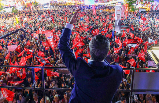 Özgür Özel'in Beyoğlu'ndaki mitingi öncesinde metro durakları kapatıldı