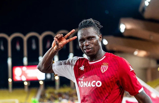 Galatasaray dünyaca ünlü stoperi transfer etti