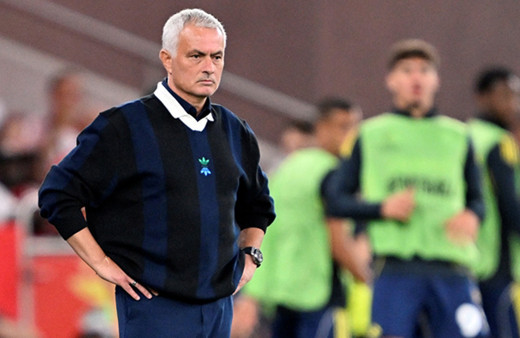 Jose Mourinho'nun Benfica-Fenerbahçe maçında giydiği kazak fiyatıyla gündemde