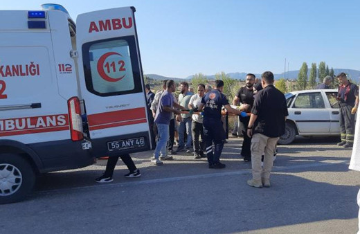 Samsun'da iki otomobil çarpıştı: 1 ölü