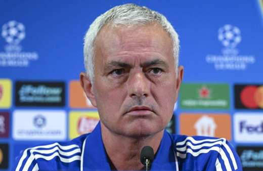 Fenerbahçe'den kovulan Jose Mourinho dünyada manşet oldu
