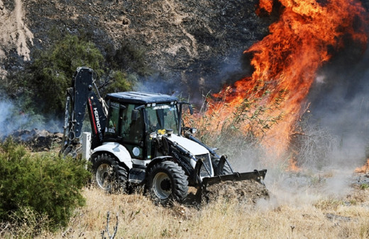 Manisa'da otluk ve makilik alanda yangın! Kontrol altına alındı