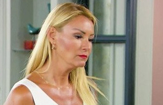 Pınar Altuğ bikinili fotoğrafına gelen 'donsuz çıkın ortalığa' yorumuna sessiz kalamadı