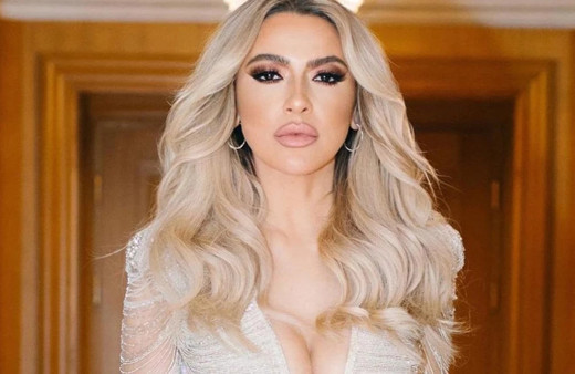 Hadise bu sefer Paris sokaklarını salladı! O hallerine bakanlar bir daha baktı