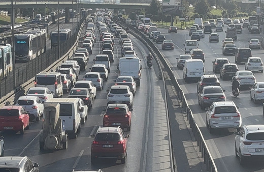 Okullarda uyum haftası başladı İstanbul'da trafik felç oldu