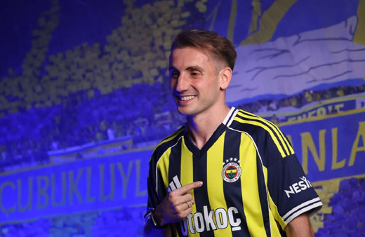 Ünlü Futbolcu Kerem Aktürkoğlu'nun İstanbul'daki evi görüntülendi! Lüks evde yok yok...