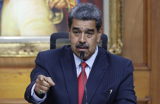 Maduro: "Trump'ın ellerini kana bulamak istiyorlar"