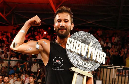 Survivor şampiyonu Adem Kılıççı kupayı asıl sahibine teslim etti, verdiği sözü tuttu!