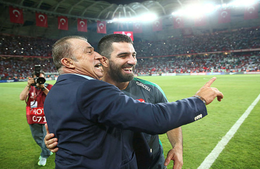 Arda Turan'dan Fatih Terim'e büyük jest! Herkesi duygulandırdı