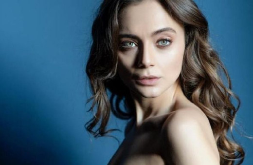 Damla Sönmez'in tatil pozları nefes kesti! Formda görüntüsü hayran bıraktı...