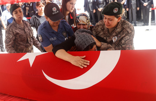 Şehit olan polis memuru Mustafa Karapınar'a gözyaşlarıyla veda!