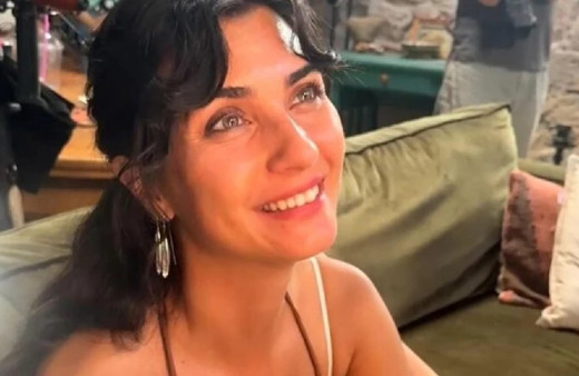 Ünlü oyuncu Tuba Büyüküstün'den çok özel performans! Sultana'daki rolü herkesi şaşırttı...