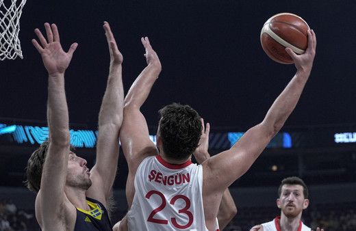 Türkiye EuroBasket 2025'te İsveç'i devirip çeyrek finale yükseldi