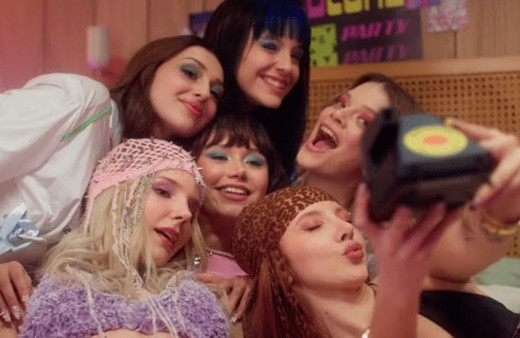 Manifest grubunun +18 konserinde giydiği giydiği kıyafetler gündem oldu! Soruşturma açıldı