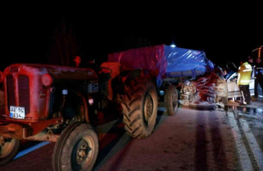 Antalya'da traktörle kamyonet çarpıştı! 1 kişi hayatını kaybetti...