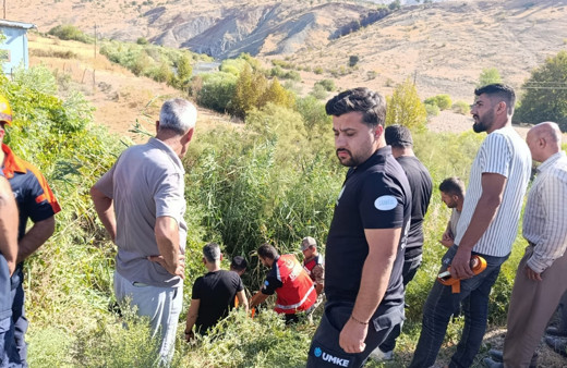 Siirt'te korkunç kaza! Dereye devrilen otomobildeki 2 kişi yaralandı