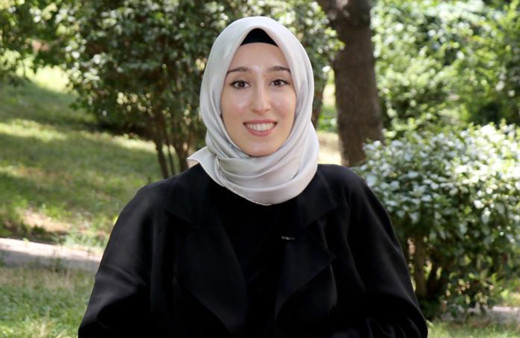 AK Parti İstanbul Milletvekili Rümeysa Kadak, Oxford'un yeni reklam yüzü oldu