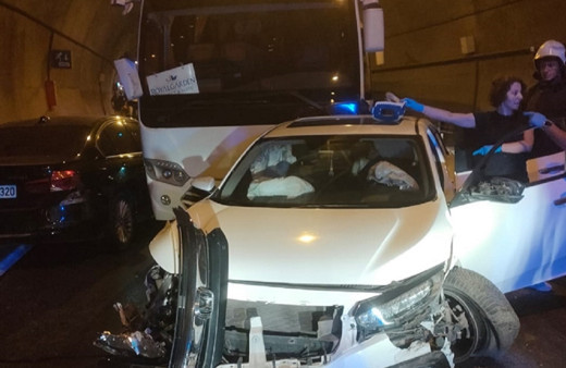 Antalya'da zincirleme trafik kazasında 10 kişi yaralandı