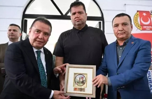 Rüşvet soruşturmasında Kanal V'ye kayyum atandı...